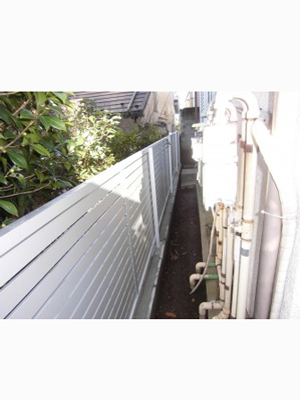 フェンスゲートと間仕切りブロック壁をフェンスへ取付 フェンスゲートと間仕切りブロック壁をフェンスへ取付